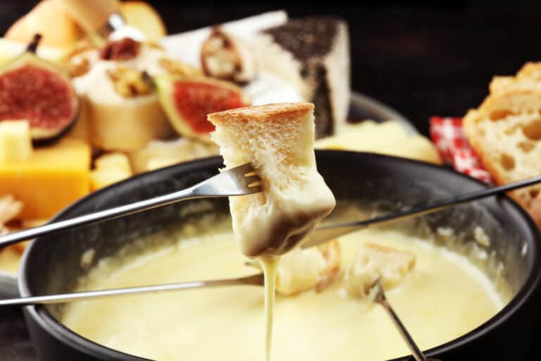 Käsefondue Beilagen: Das passt - inkl. Getränke, Wein &amp; Sauce ...
