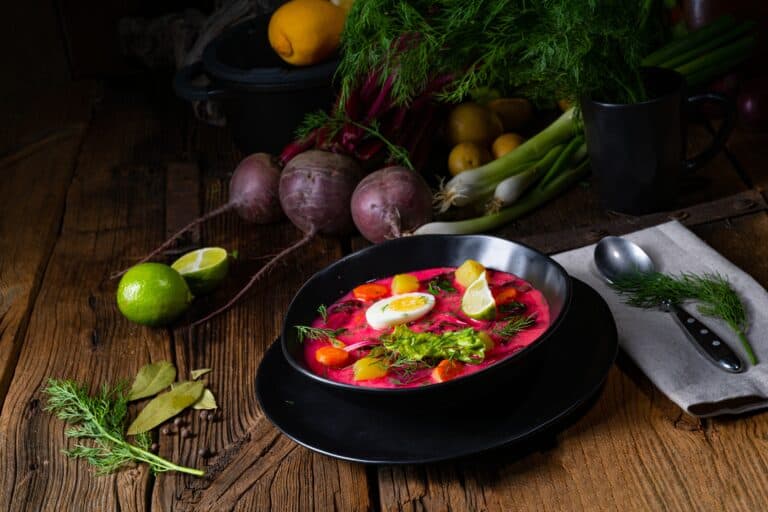 Die leckerste polnische Rote-Bete-Suppe (Borschtsch-Rezept) - foodwissen.de