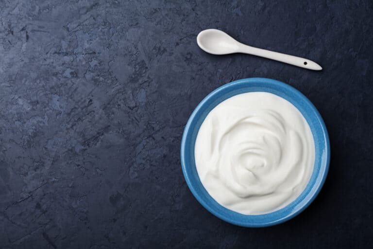 Joghurt abgelaufen oder schlecht? Alles zur Haltbarkeit foodwissen.de
