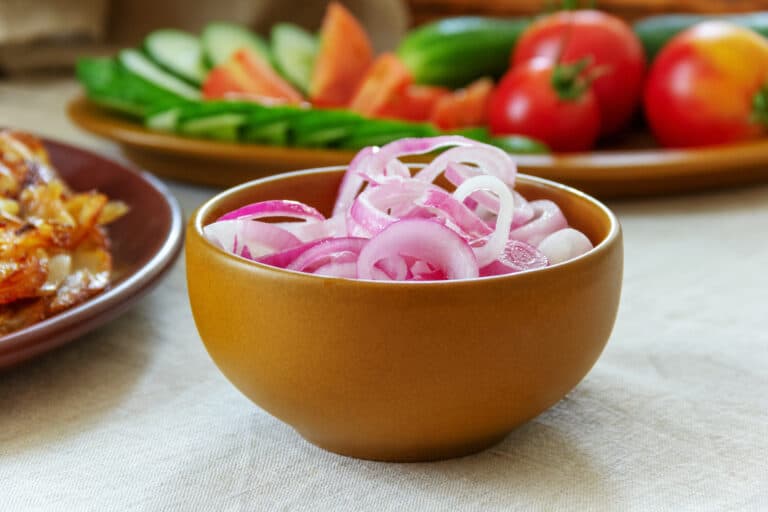 Schaschlik Beilagen: Das passt - inkl. Getränke & Sauce - foodwissen.de Schaschlik Beilagen: Das passt - inkl. Getränke & Sauce - foodwissen.de