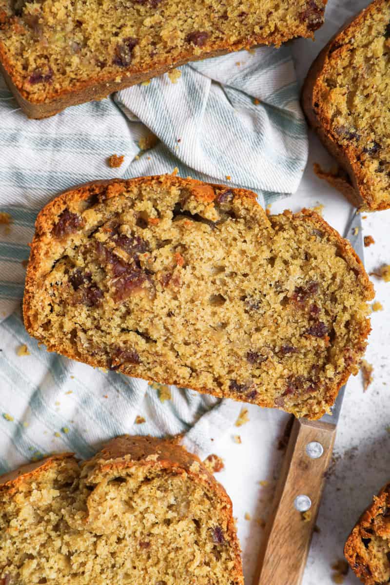 Bananenbrot mit Datteln (Rezept mit Bildern) - foodwissen.de