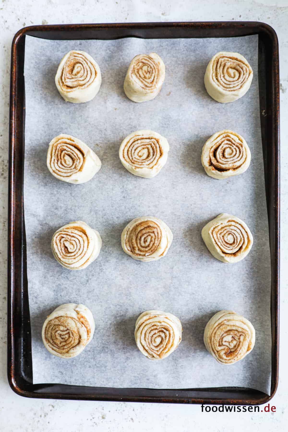 Schnelle Zimtschnecken mit Pizzateig (Rezept mit vielen Bildern ... Schnelle Zimtschnecken mit Pizzateig (Rezept mit vielen Bildern ...