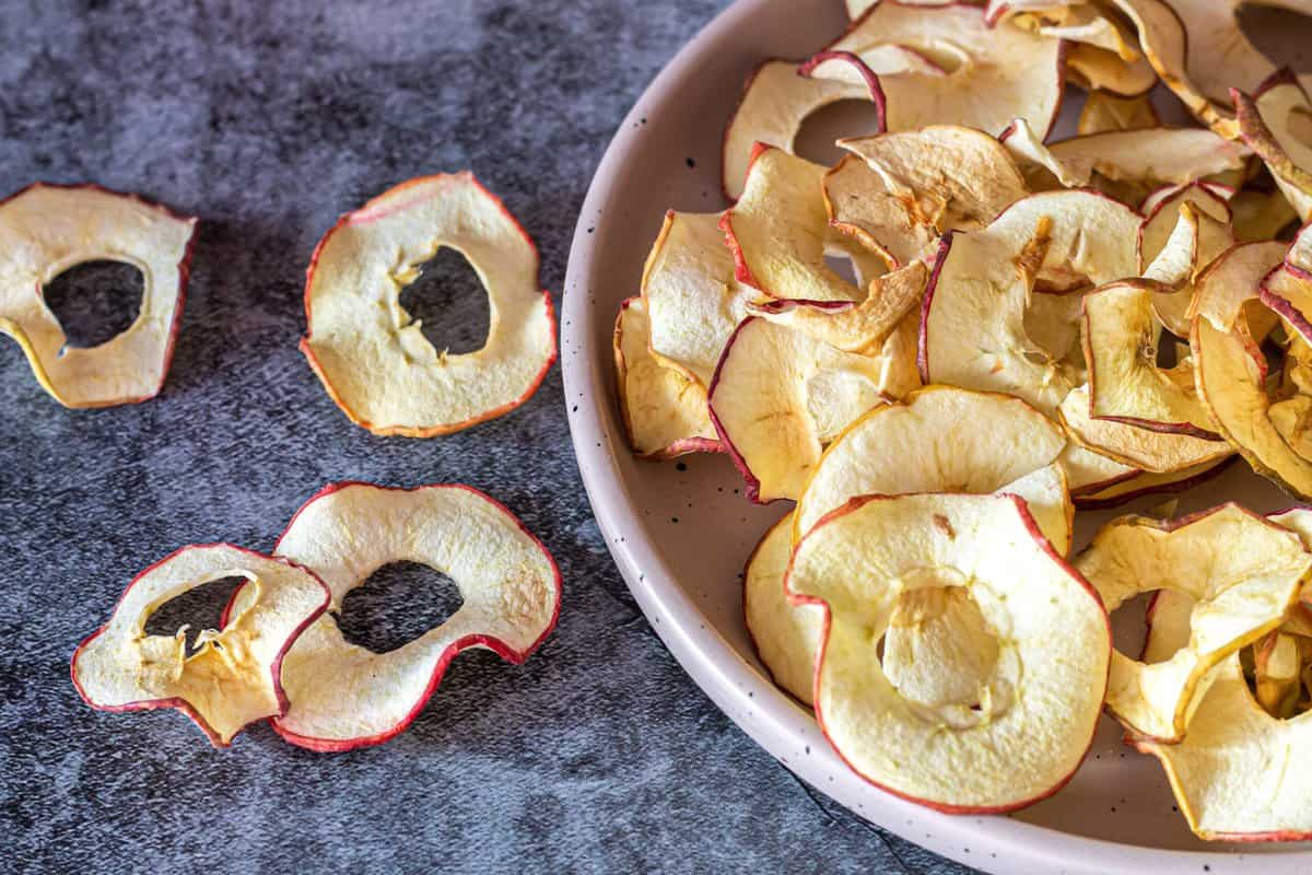 Apfelringe trocknen & dörren - so geht's richtig (Rezept) - foodwissen.de Apfelringe trocknen & dörren - so geht's richtig (Rezept) - foodwissen.de