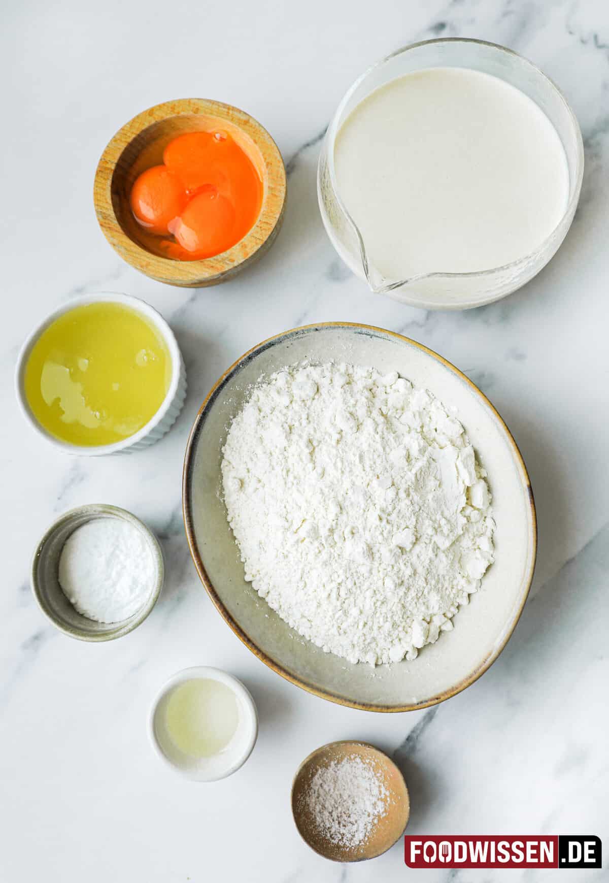 Pfannkuchen mit Eischnee (Rezept mit vielen Bildern) - foodwissen.de