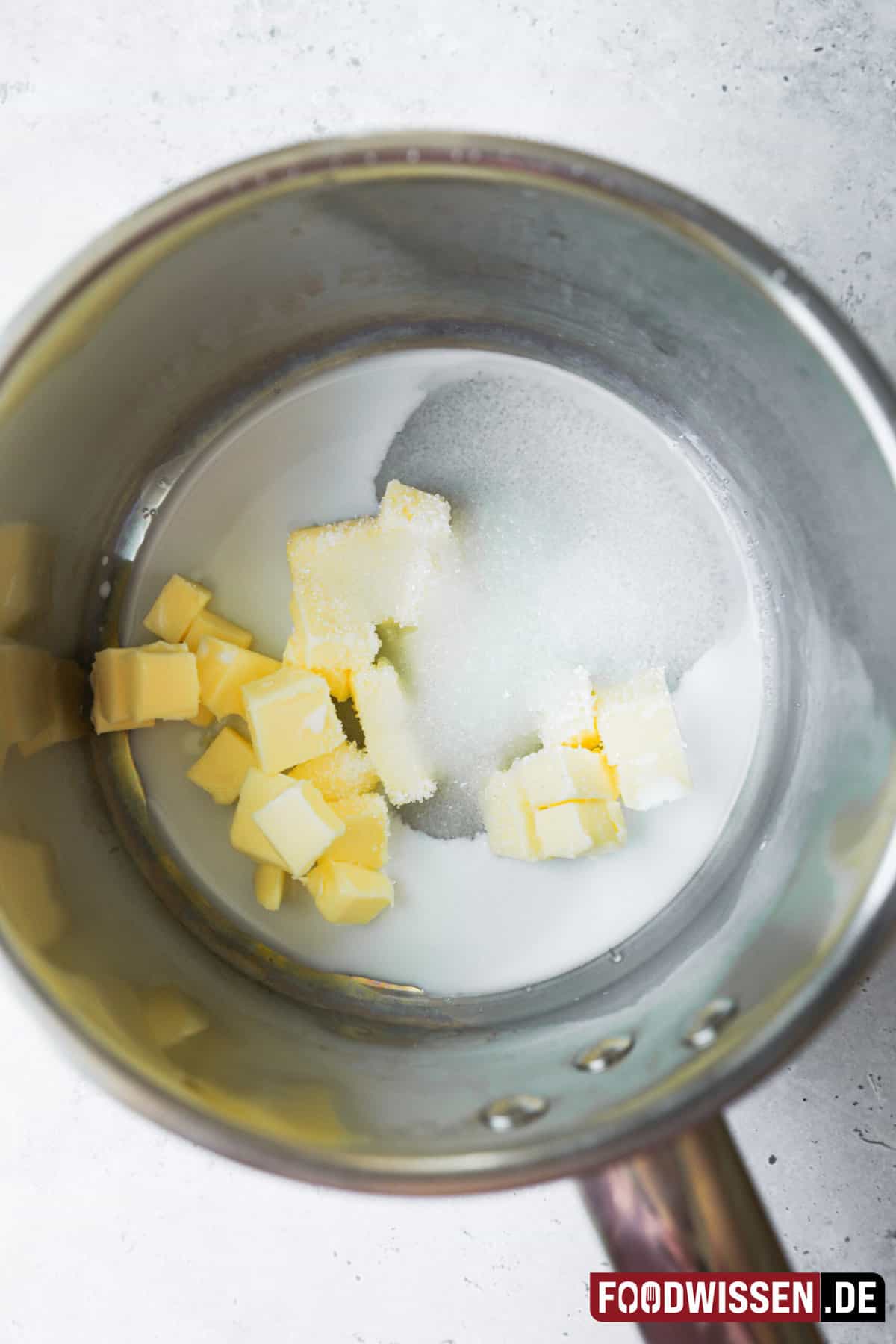 Blitz-Butterkuchen ohne Hefe (Rezept mit vielen Bildern) - foodwissen.de