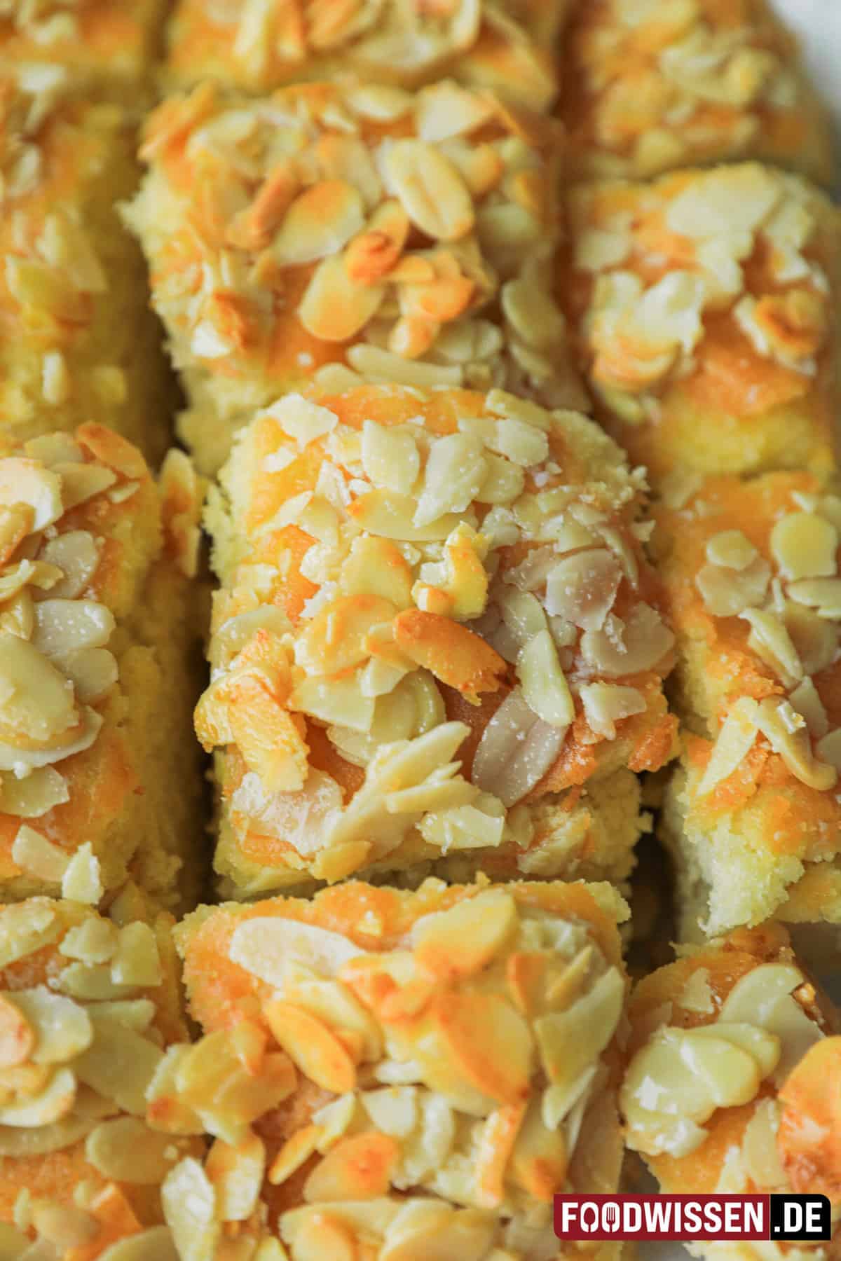 Blitz-Butterkuchen ohne Hefe (Rezept mit vielen Bildern) - foodwissen.de