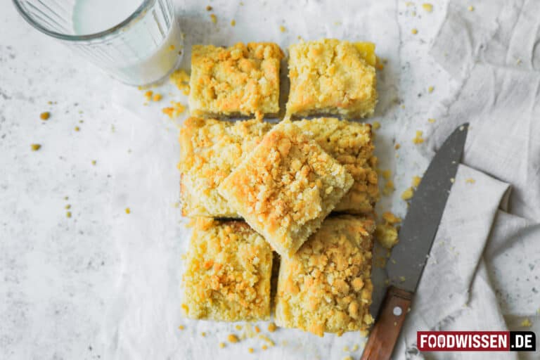 Streusel-Butterkuchen vom Blech (Rezept mit vielen Bildern) - foodwissen.de Streusel-Butterkuchen vom Blech (Rezept mit vielen Bildern) - foodwissen.de