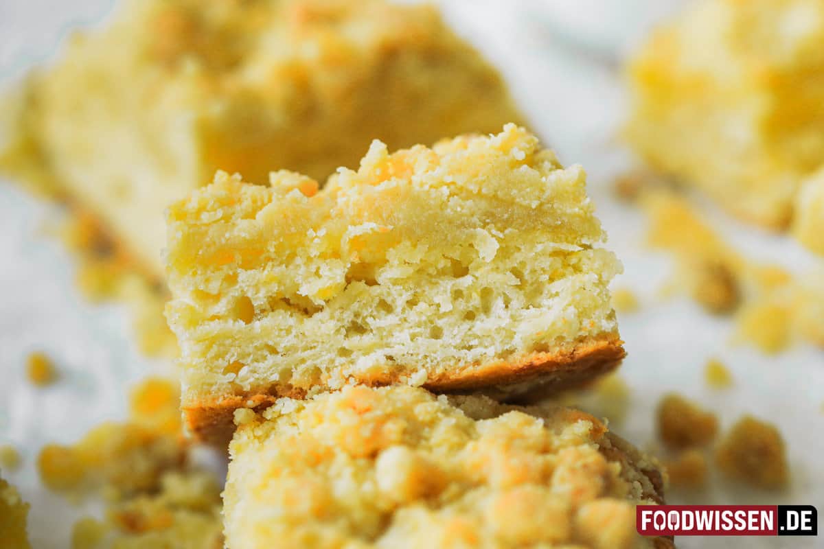 Streusel-Butterkuchen vom Blech (Rezept mit vielen Bildern) - foodwissen.de