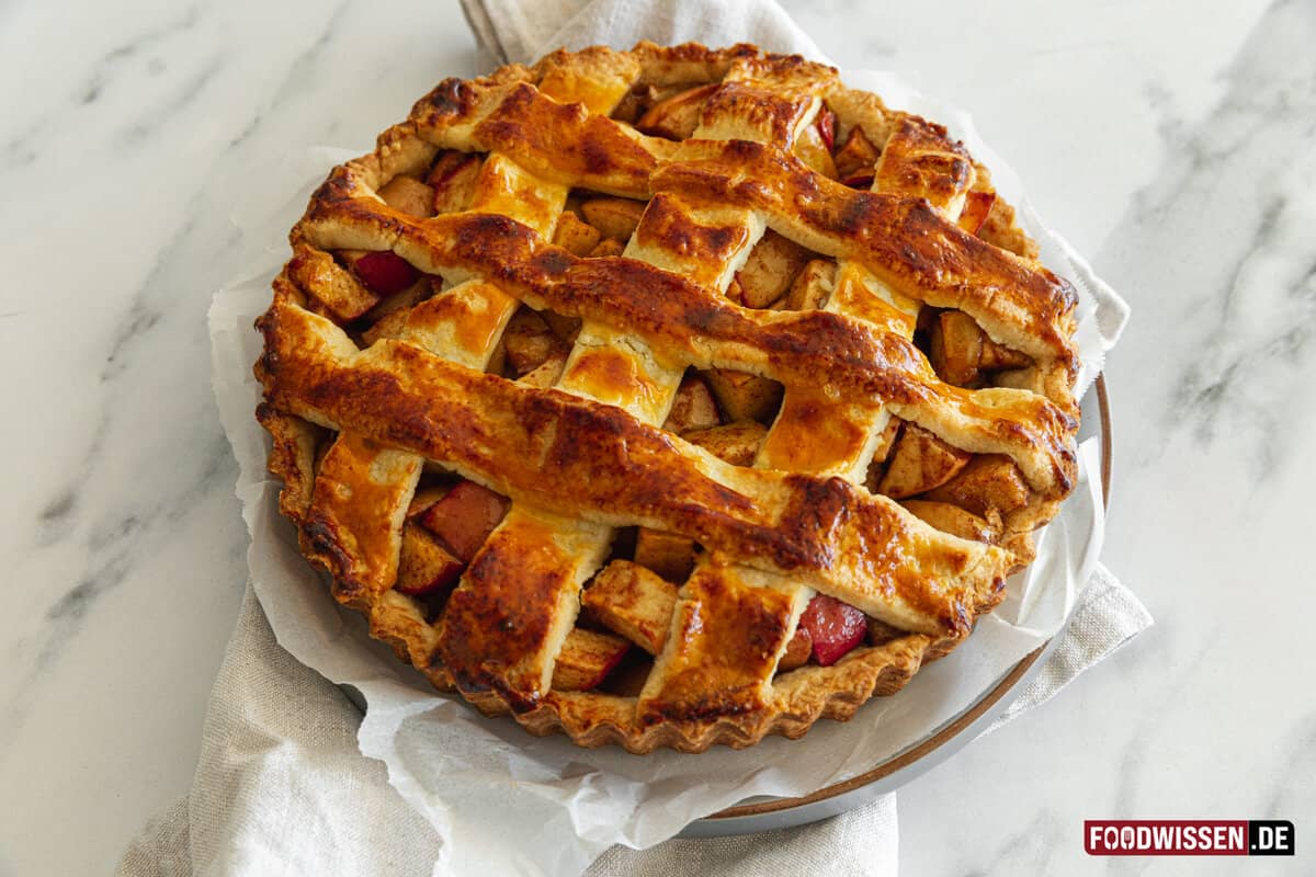 Omas gedeckter Apfelkuchen (Rezept) - foodwissen.de Omas gedeckter Apfelkuchen (Rezept) - foodwissen.de